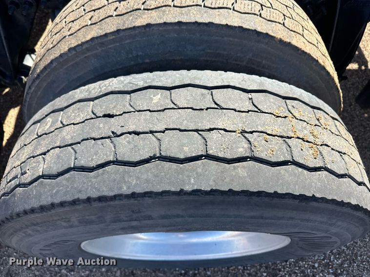 image for item ER8335 2016 Freightliner Cascadia 125 semi truck