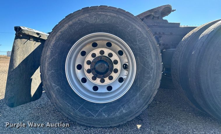 image for item ER8335 2016 Freightliner Cascadia 125 semi truck