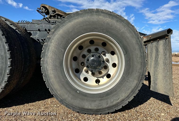 image for item ER8335 2016 Freightliner Cascadia 125 semi truck