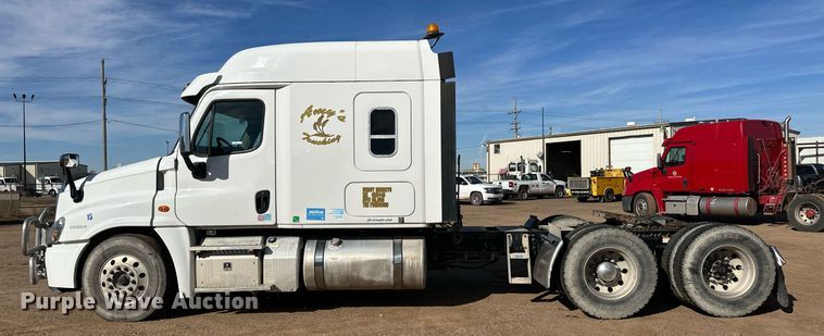 image for item ER8336 2015 Freightliner Cascadia 125 semi truck