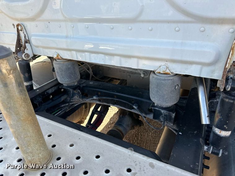 image for item ER8336 2015 Freightliner Cascadia 125 semi truck