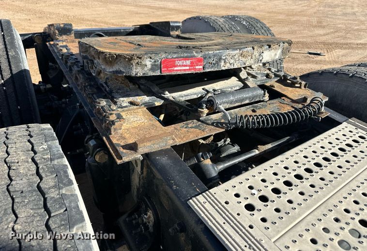 image for item ER8336 2015 Freightliner Cascadia 125 semi truck