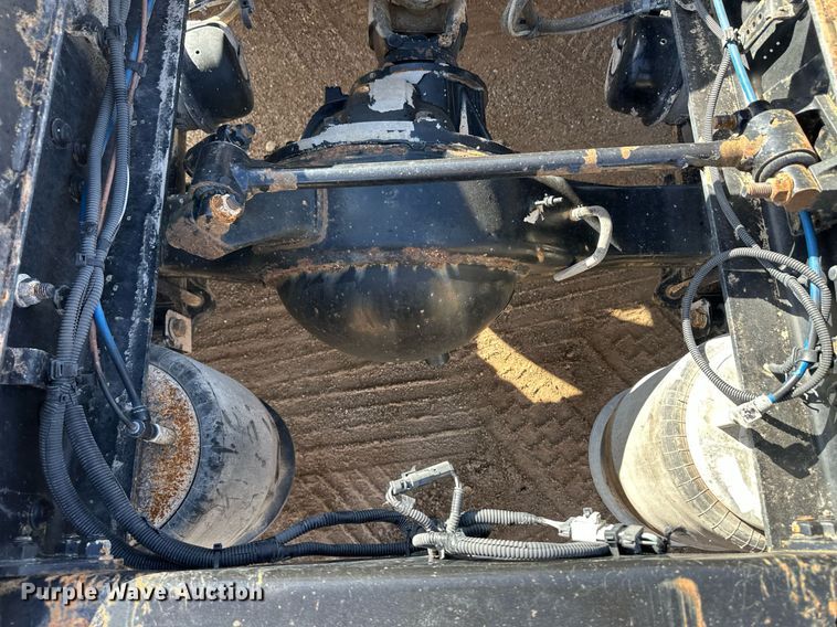 image for item ER8336 2015 Freightliner Cascadia 125 semi truck