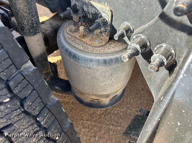 image for item ER8336 2015 Freightliner Cascadia 125 semi truck