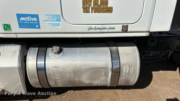 image for item ER8336 2015 Freightliner Cascadia 125 semi truck