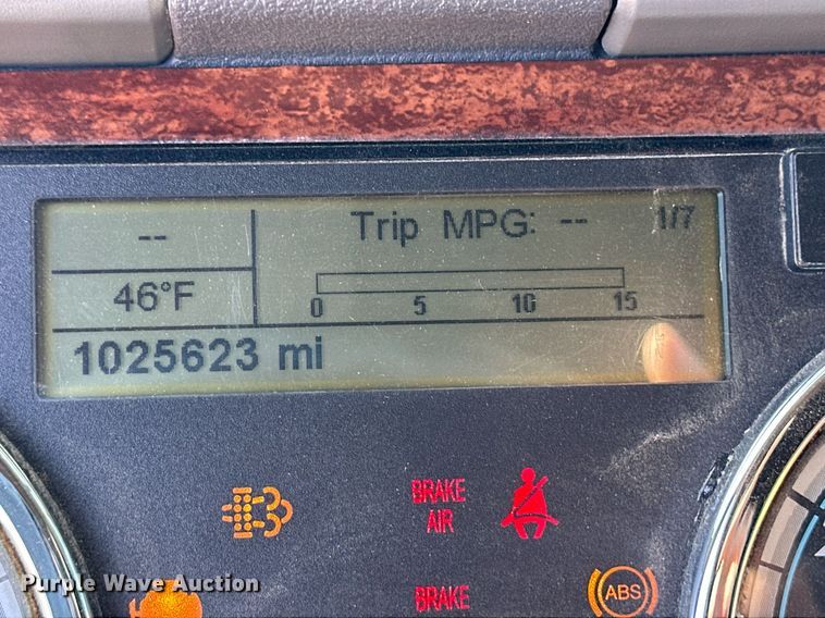 image for item ER8336 2015 Freightliner Cascadia 125 semi truck