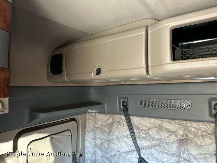 image for item ER8336 2015 Freightliner Cascadia 125 semi truck