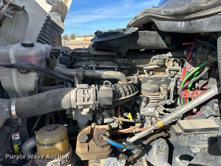 image for item ER8336 2015 Freightliner Cascadia 125 semi truck