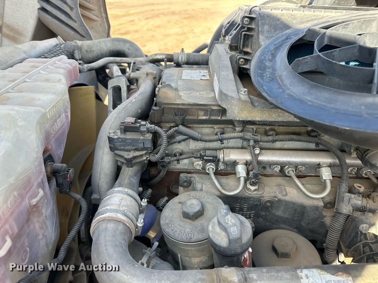 image for item ER8336 2015 Freightliner Cascadia 125 semi truck