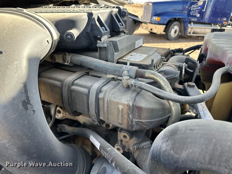 image for item ER8336 2015 Freightliner Cascadia 125 semi truck