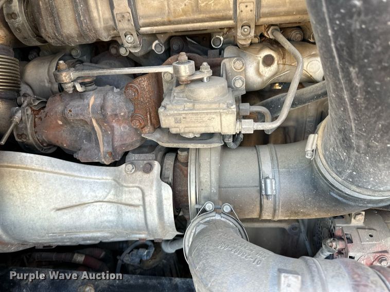 image for item ER8336 2015 Freightliner Cascadia 125 semi truck