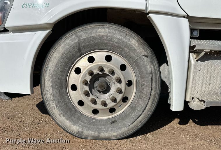 image for item ER8336 2015 Freightliner Cascadia 125 semi truck