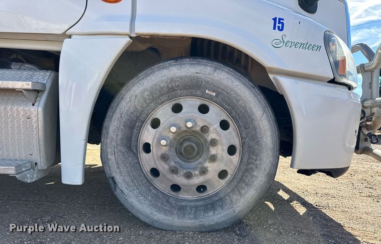 image for item ER8336 2015 Freightliner Cascadia 125 semi truck