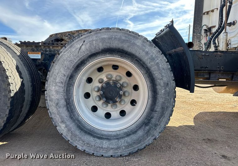 image for item ER8336 2015 Freightliner Cascadia 125 semi truck