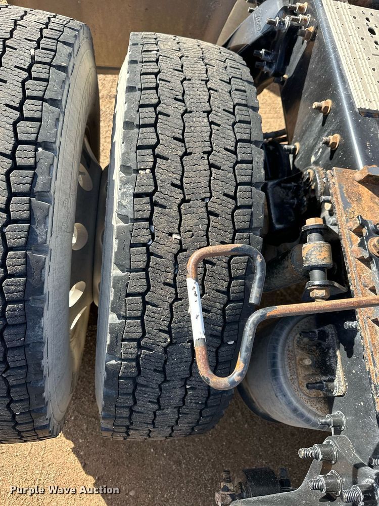 image for item ER8336 2015 Freightliner Cascadia 125 semi truck