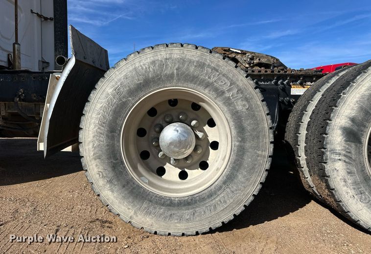 image for item ER8336 2015 Freightliner Cascadia 125 semi truck