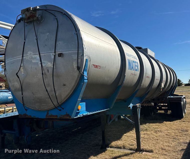 image for item ER8355 1968 Fruehauf tank trailer