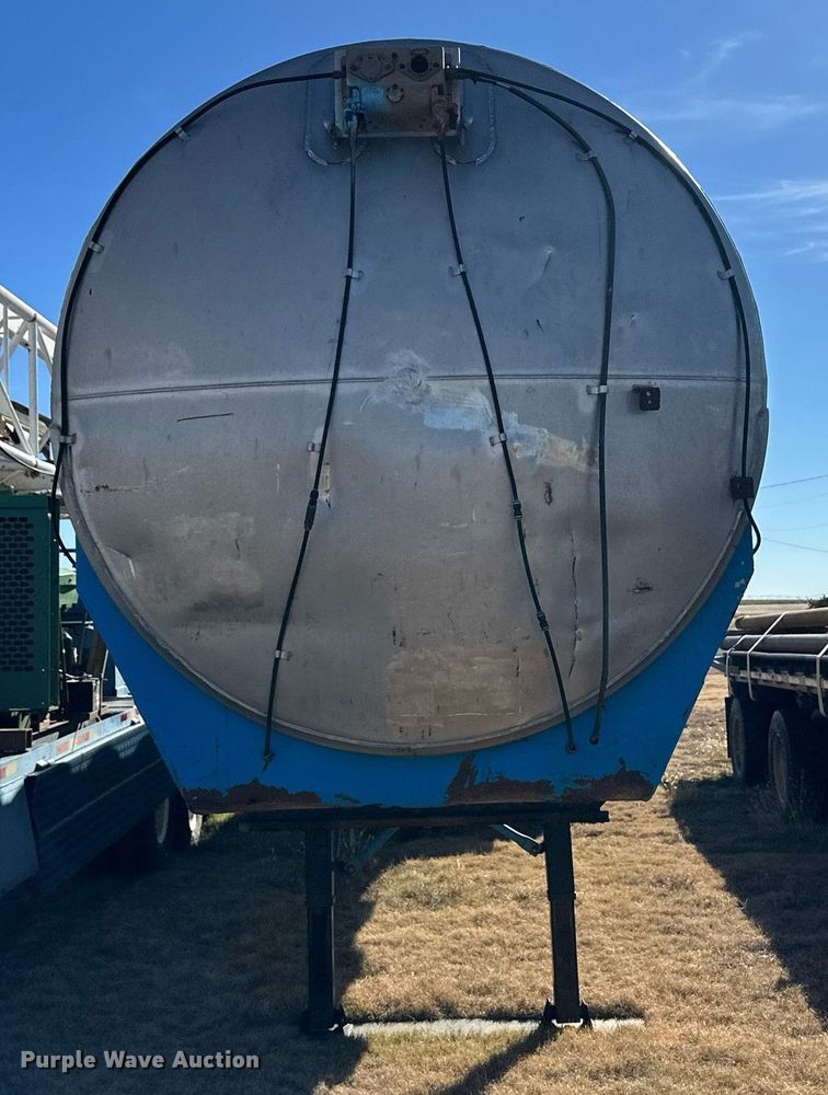 image for item ER8355 1968 Fruehauf tank trailer