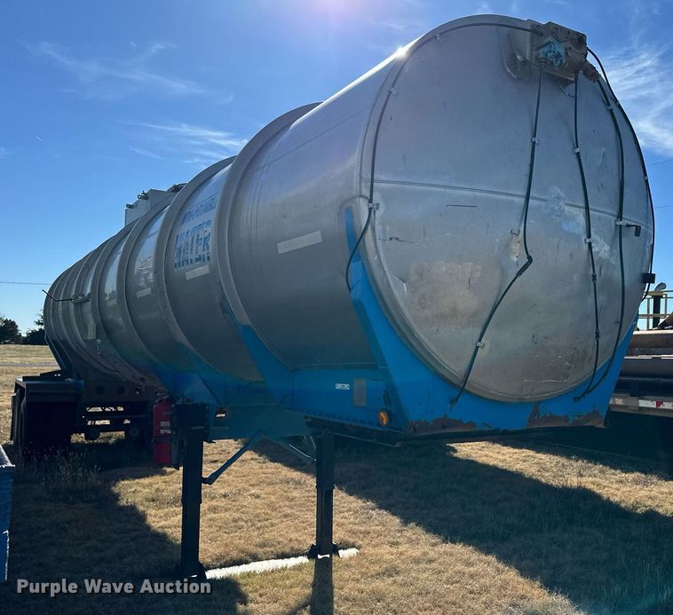 image for item ER8355 1968 Fruehauf tank trailer