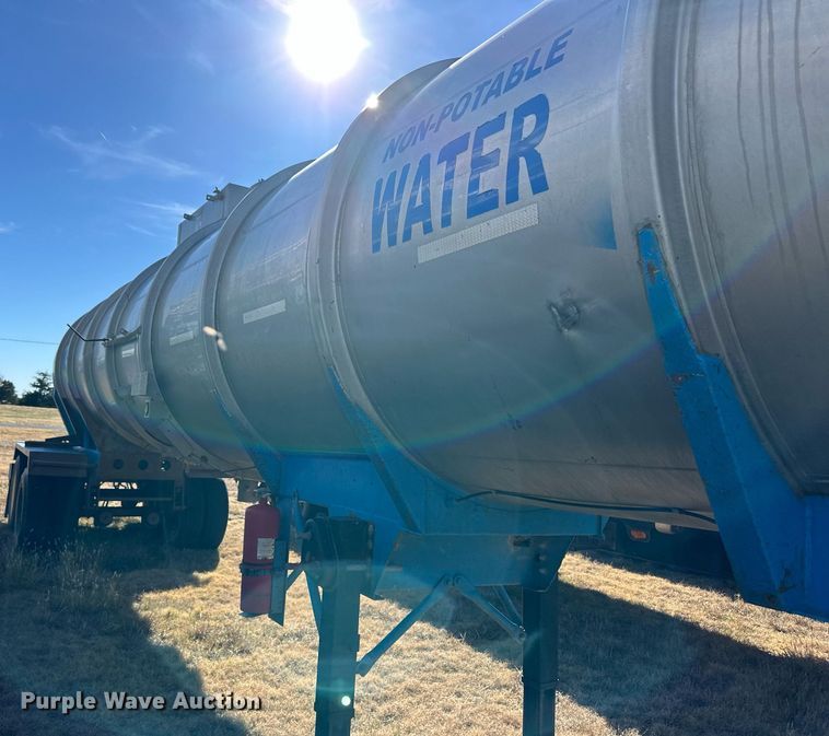 image for item ER8355 1968 Fruehauf tank trailer