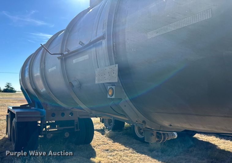 image for item ER8355 1968 Fruehauf tank trailer