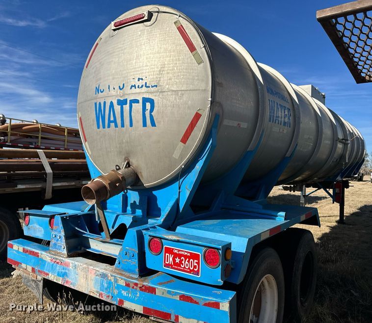 image for item ER8355 1968 Fruehauf tank trailer