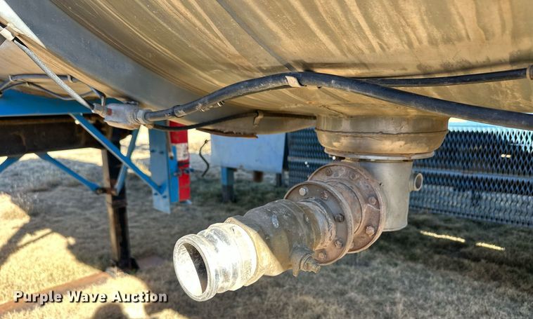 image for item ER8355 1968 Fruehauf tank trailer