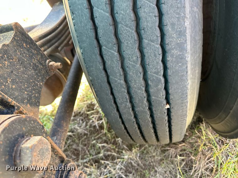 image for item ER8355 1968 Fruehauf tank trailer