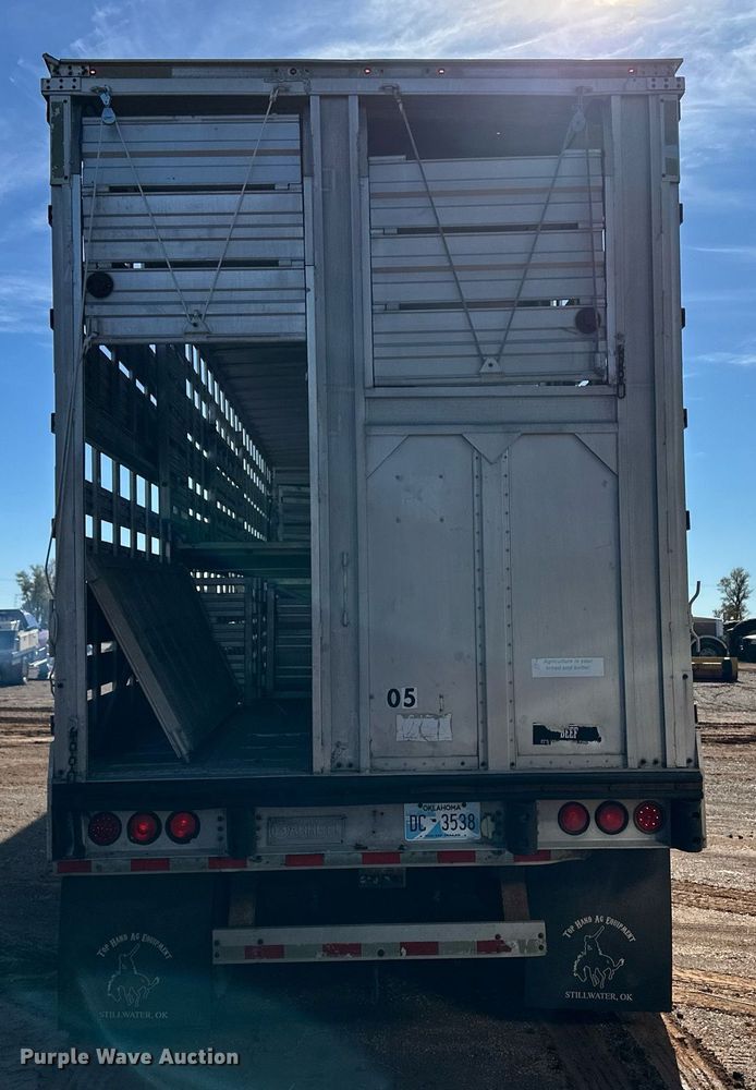 image for item ER8359 1997 Barrett livestock trailer