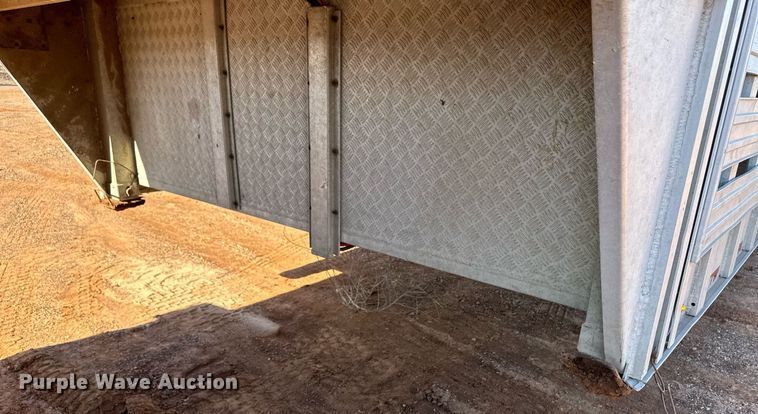 image for item ER8359 1997 Barrett livestock trailer