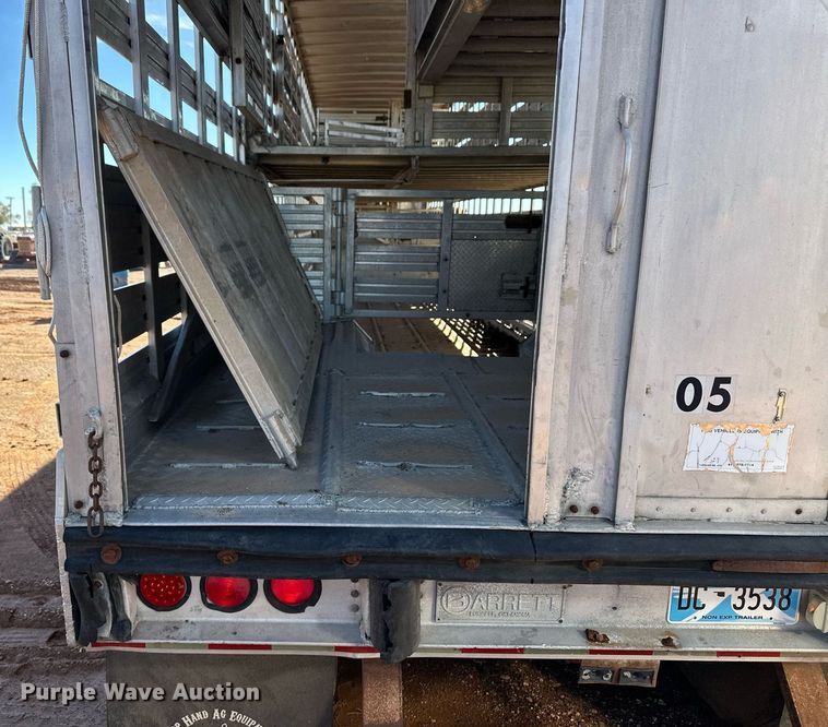 image for item ER8359 1997 Barrett livestock trailer