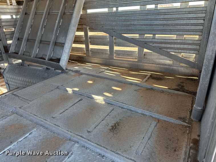 image for item ER8359 1997 Barrett livestock trailer