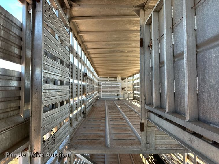 image for item ER8359 1997 Barrett livestock trailer