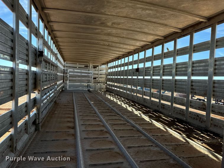image for item ER8359 1997 Barrett livestock trailer