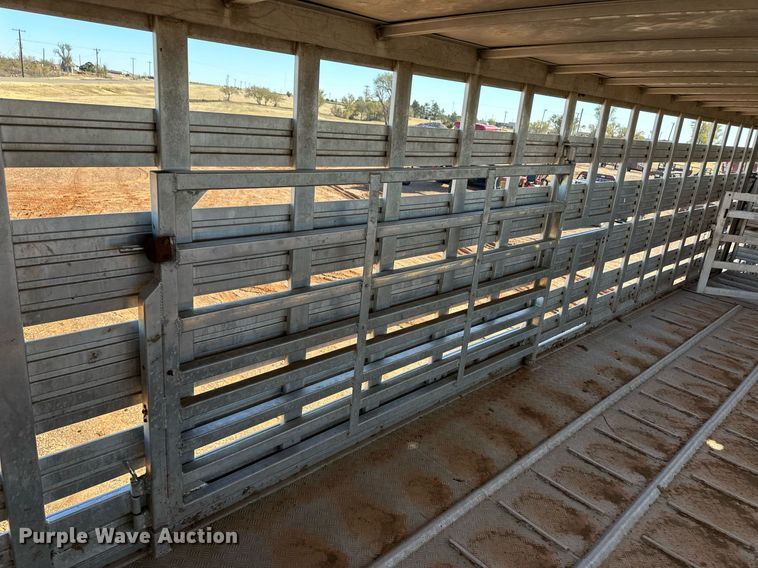 image for item ER8359 1997 Barrett livestock trailer