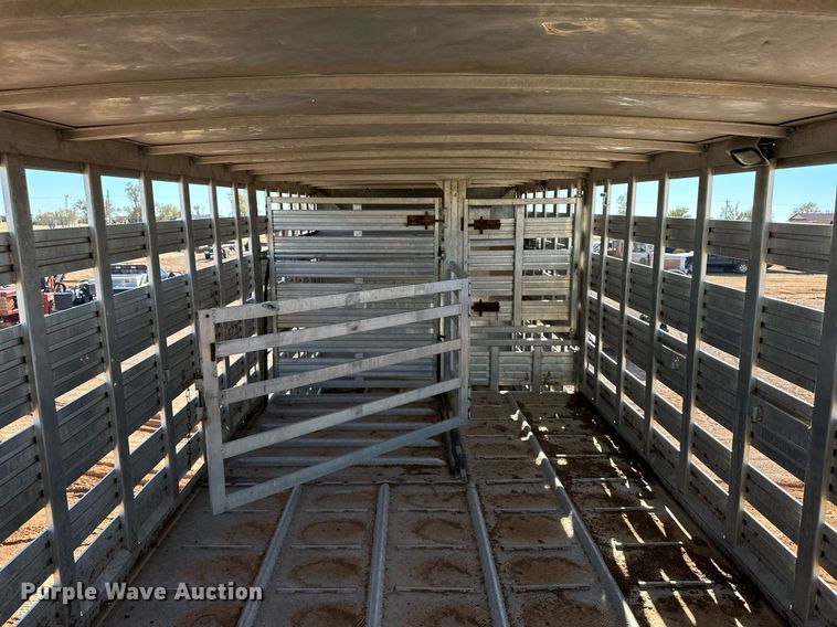 image for item ER8359 1997 Barrett livestock trailer