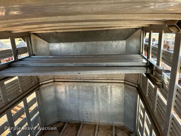 image for item ER8359 1997 Barrett livestock trailer