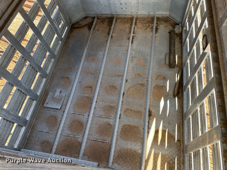 image for item ER8359 1997 Barrett livestock trailer