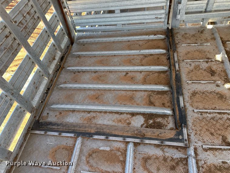 image for item ER8359 1997 Barrett livestock trailer