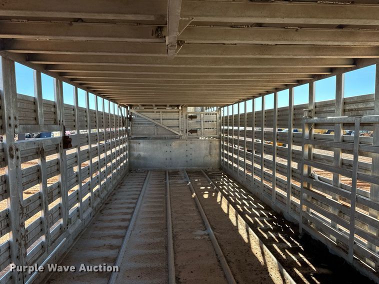 image for item ER8359 1997 Barrett livestock trailer