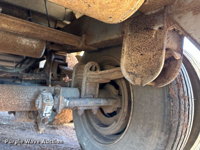 image for item ER8359 1997 Barrett livestock trailer