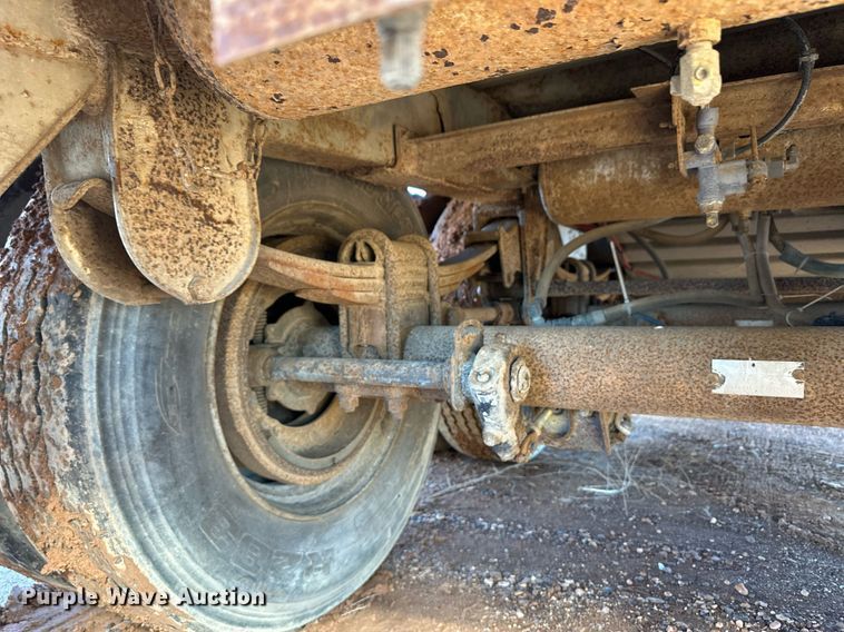 image for item ER8359 1997 Barrett livestock trailer