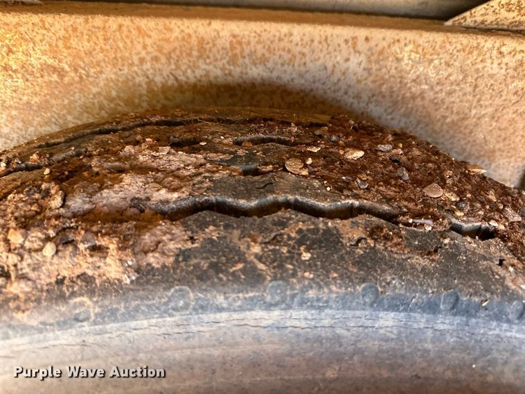 image for item ER8359 1997 Barrett livestock trailer