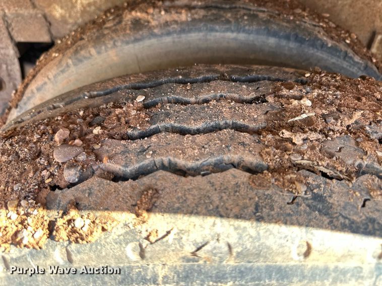 image for item ER8359 1997 Barrett livestock trailer