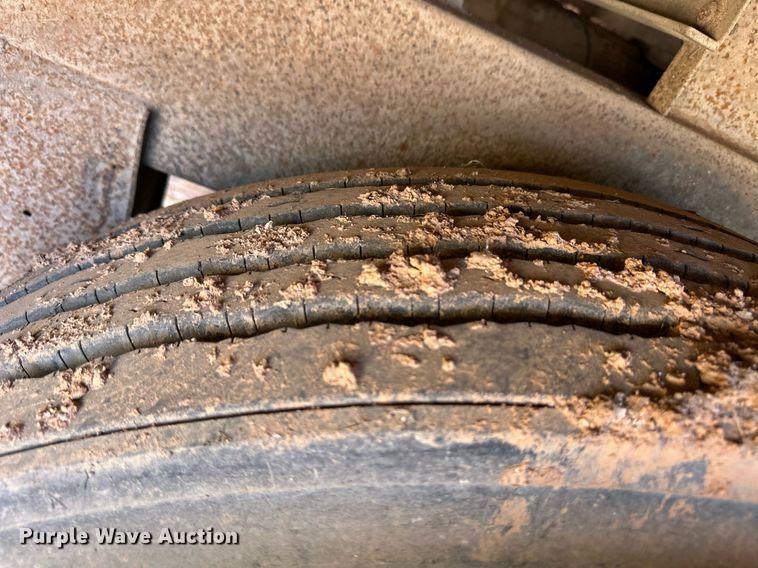 image for item ER8359 1997 Barrett livestock trailer