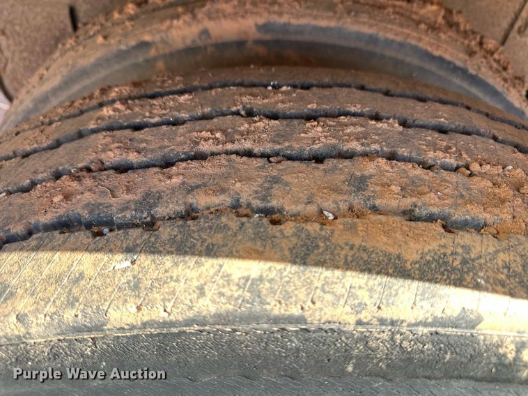 image for item ER8359 1997 Barrett livestock trailer