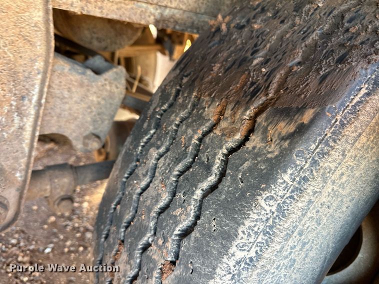 image for item ER8359 1997 Barrett livestock trailer