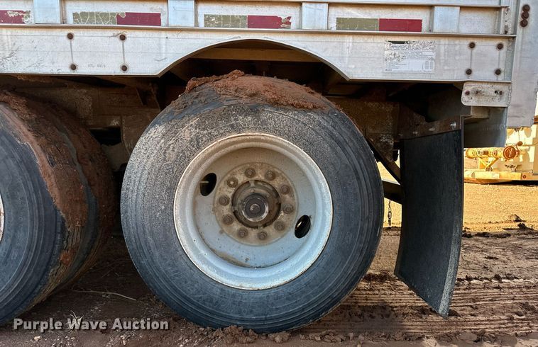 image for item ER8359 1997 Barrett livestock trailer