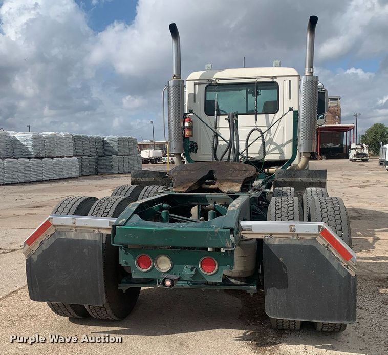 image for item JT9671 2004 Mack CH613 semi truck