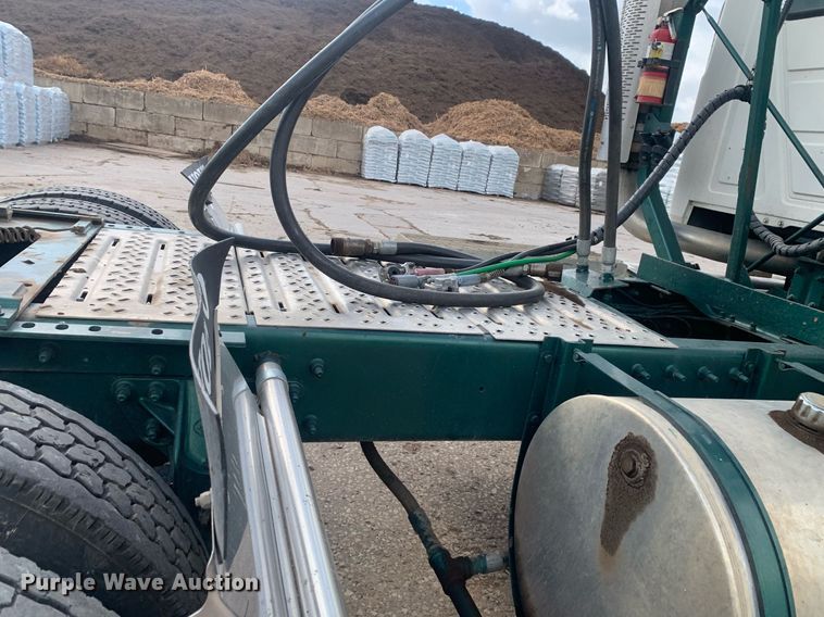 image for item JT9671 2004 Mack CH613 semi truck